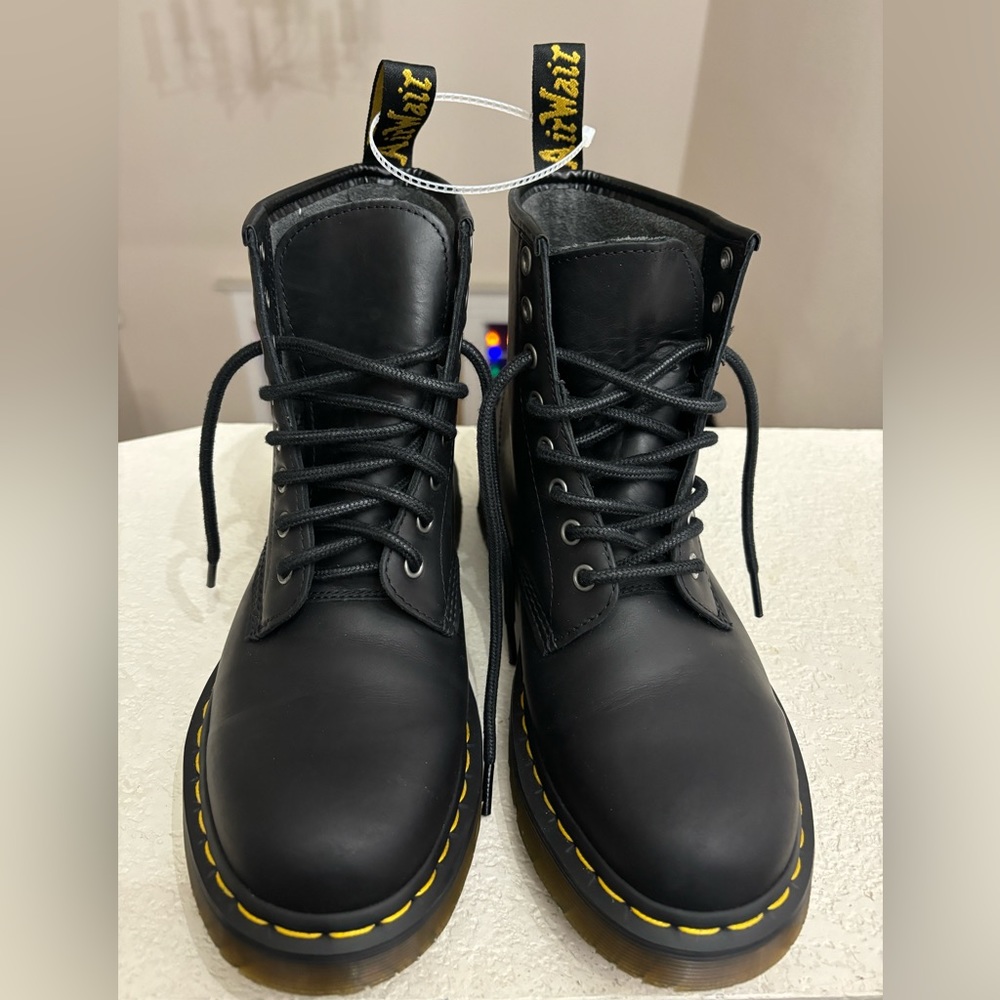 Dr Martens iconic 1460 boots NEW